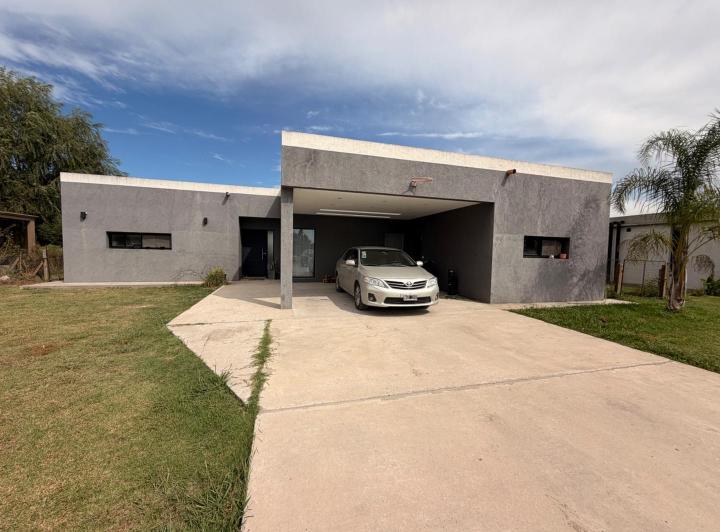 Casa · 250m² · 5 Ambientes · 6 Cocheras