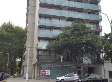 Local comercial · 227m² · 3 Ambientes · Local en Lourdes Ubicado en Planta Baja