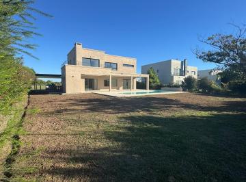 Casa · 350m² · 6 Ambientes · 8 Cocheras · Casa en El Molino Norte