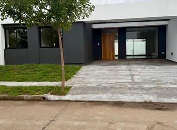 Foto · ¡Casa a Estrenar en Distrito Sur con Fondo Norte y Detalles Premium!