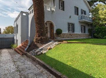 Casa · 400m² · 7 Ambientes · 5 Cocheras · Casa 7 Ambientes Reciclada a Nuevo con Pileta en Venta - Quilmes