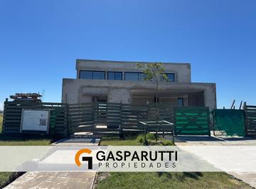 Casa · 282m² · 5 Ambientes · 6 Cocheras · Casa en Venta en Puertos del Lago, Barrio Amarras