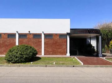 Local comercial · 200m² · 1 Cochera · Local Para Eventos o Uso de Depósito - Venta/alquiler - Ituz