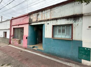 Casa · 192m² · 4 Ambientes · Venta Casa a Remoderar en Av Patria Al 1200