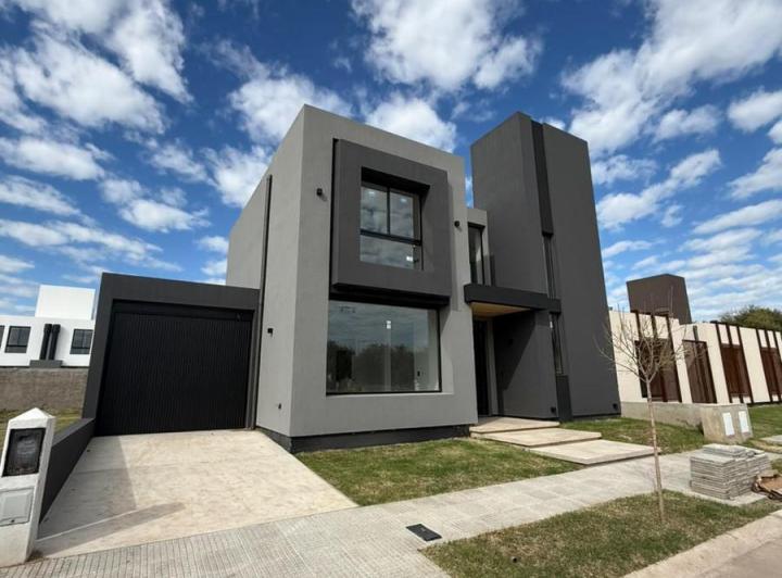Casa · 191m² · 5 Ambientes · 1 Cochera