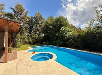 Casa · 147m² · 4 Ambientes · 2 Cocheras · La Arboleda | Venta | Casa con Excelente Orientación, Jacuzzi y Pileta en Cul de Sac