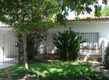 Casa · 196m² · 5 Ambientes · 2 Cocheras · Casa - Adrogue