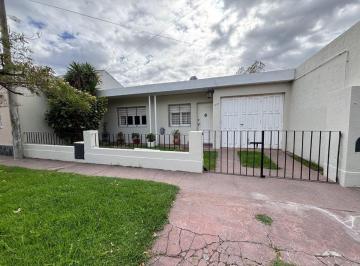 Casa · 110m² · 3 Ambientes · 1 Cochera · Casa en Venta 3 Amb en Necochea, C/ Jardin