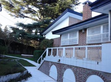 Casa · 345m² · 9 Ambientes · Cabana - Venta Casa Chalet de 3 Dorm. con Pileta.