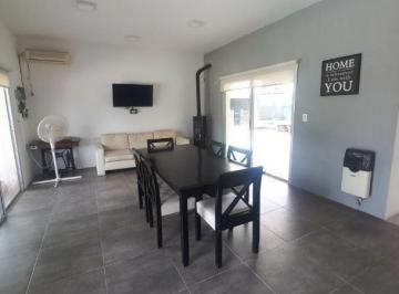 Casa · 120m² · 6 Ambientes · Casa 2 Dorm. con Jardín y Piscina - Casilda 1100 - Roldán | Venta