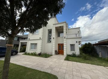 Casa · 180m² · 5 Ambientes · Casa en Venta en Barrio Santo Tomas, Derqui, Pilar