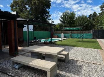 Casa de 4 ambientes, Ibarlucea · Casa con Pileta - Ibarlucea - Permuta Parcial