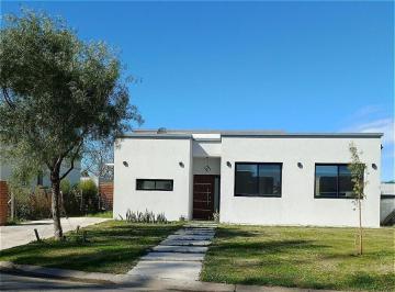 Casa · 105m² · 4 Ambientes · Casa en Venta en San Ramón, Pilar del Este - 4 Ambientes