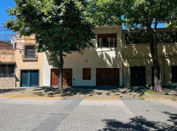 Casa · 300m² · 5 Ambientes · 1 Cochera · Casa 4 Dorm Jardin con Parrillero Pichincha - Brown 2300