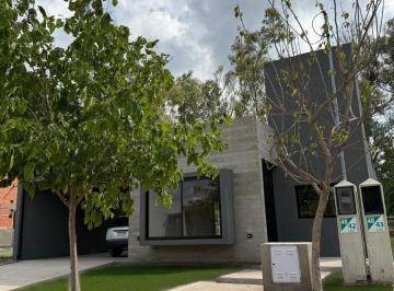 Casa · 189m² · 5 Ambientes · 2 Cocheras · Casa en Tejas 4