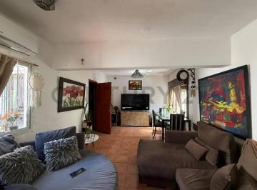 Casa · 149m² · 5 Ambientes · 1 Cochera · Casa en Venta - Valentín Alsina, Lanús