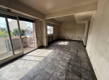 Departamento · 103m² · 4 Ambientes · Venta Piso 4 Amb Al Frente C/ Balcón – 110 m² – Flores – a 1 Cuadra de Plaza Irlanda