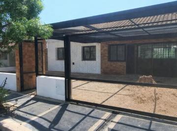 Casa · 145m² · 9 Ambientes · 2 Cocheras · Casa Apta Credito - 3 Dorm., Baño en Suite, Galería B ° Villa Marta