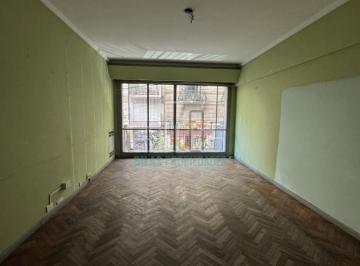 Departamento · 75m² · 4 Ambientes · Oportunidad en Almagro - Venta Departamento de 4 Ambientes a Refaccionar