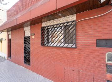 PH · 132m² · 7 Ambientes · Venta PH en Mataderos Entrada Independiente con 2 Viviendas