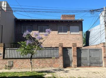 Casa de 7 ambientes, La Plata · Casa en Venta, con Gran Parque y Pileta