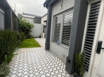 Casa de 3 ambientes, Morón · Hermosa Casa en Lote Propio de 3amb C/patio y Terraza