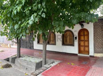 Casa · 205m² · 3 Dormitorios · 1 Cochera · Casa en Venta en Barrio Bancario Godoy Cruz