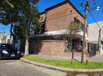 Casa · 242m² · 4 Ambientes · 1 Cochera · Casa en Ringuelet