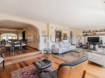 Departamento · 196m² · 6 Ambientes · 2 Cocheras · Venta Departamento 4 Dorm. en Av Libertador con 2 Cocheras - Excelente Vista