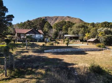 Casa · 548m² · 6 Dormitorios · 2 Cocheras · Venta Chalet Historico en La Falda - 6 Dorm y Gran Parque - Escritura