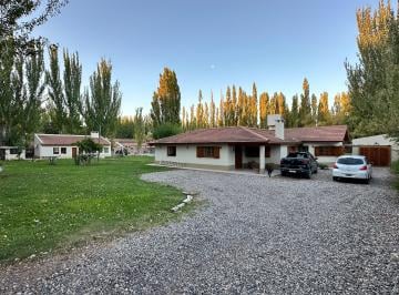 Quinta vacacional de 5 ambientes, Centenario · Casa Quinta Apta Credito