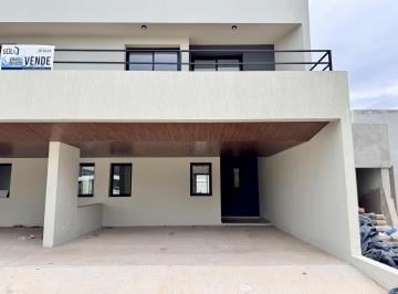 Casa · 160m² · 5 Ambientes · 2 Cocheras · Casa en Docta Boulevard