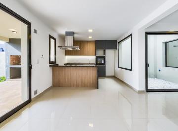 Casa · 160m² · 5 Ambientes · 2 Cocheras · Casa en Docta Boulevard