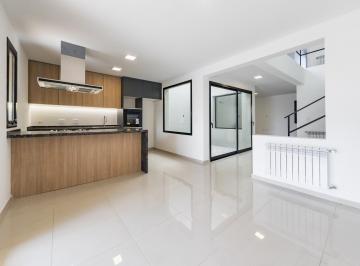 Casa · 160m² · 5 Ambientes · 2 Cocheras · Casa en Docta Boulevard