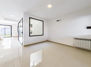 Casa · 160m² · 5 Ambientes · 2 Cocheras · Casa en Docta Boulevard