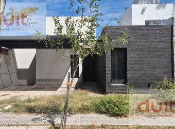 Casa · 109m² · 5 Ambientes · Hermosa Casa en Nuevo Malagueño!