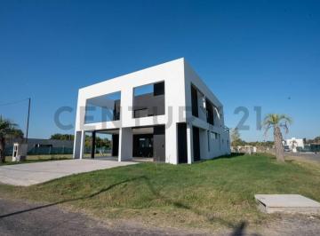 Casa · 250m² · 6 Ambientes · 2 Cocheras · Casa en Venta en City Bell