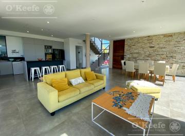 Casa · 180m² · 6 Ambientes · 2 Cocheras · Casa en Venta en Magallanes de 6 Ambientes, Hudson, Berazategui. Permuta o Financia!