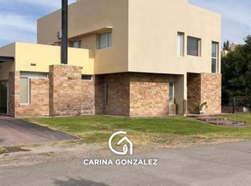 Casa · 202m² · 1 Ambiente · 2 Cocheras · Casa en Neuquen Bº La Zagala