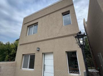 Casa · 90m² · 4 Ambientes · 1 Cochera · Casa de Dos Dorm. a Estrenar con Patio Exclusivo