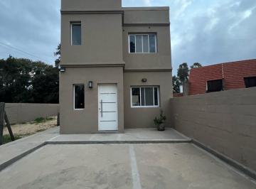 Casa · 80m² · 3 Ambientes · 1 Cochera · Casa de Dos Dorm. a Estrenar con Patio Exclusivo