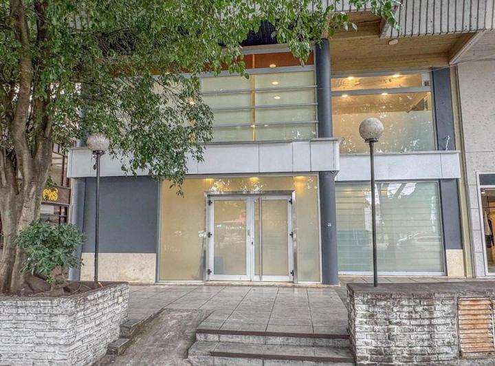 Local comercial · 386m²