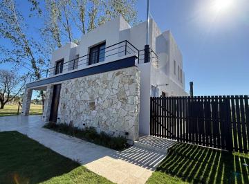 Casa de 7 ambientes, Pilar · Azzurra Venta 5 Dorm a Estrenar Ulrich Propiedades