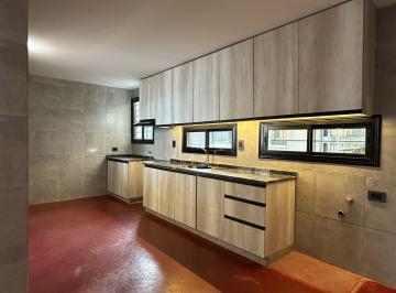 Oficina comercial · 254m² · 8 Ambientes · 4 Cocheras · Casa Oficina Remodelada a 0! - Ideal Uso Comercial - Barrio General Paz