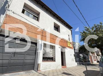 PH · 89m² · 5 Ambientes · 1 Cochera · PH en Venta en Lanús Este