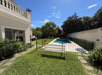Casa · 252m² · 5 Ambientes · 2 Cocheras · Beccar, Lindísima Casa en Venta, en Excelente Ubicación, 4 Dorm., Garage