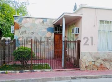 Casa · 80m² · 5 Ambientes · 2 Cocheras · Casa Reciclada 2 Dorm. B° Cerrado Buci Guaymallen