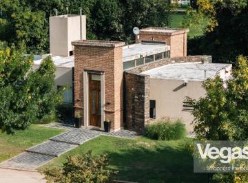Casa · 220m² · 7 Ambientes · 1 Cochera · Campiña del Sur - Ubicacion Central! - Unica!