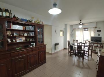 Departamento · 64m² · 4 Ambientes · 1 Cochera · Departamento de Tres Dorm. con Garage en Barrio Echesortu