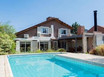 Casa · 244m² · 6 Ambientes · 2 Cocheras · Casa en Venta 3 Dorm. Santa Genoveva - Neuquen Capital